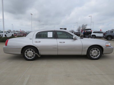 2011 Lincoln Town Car Signature Limited