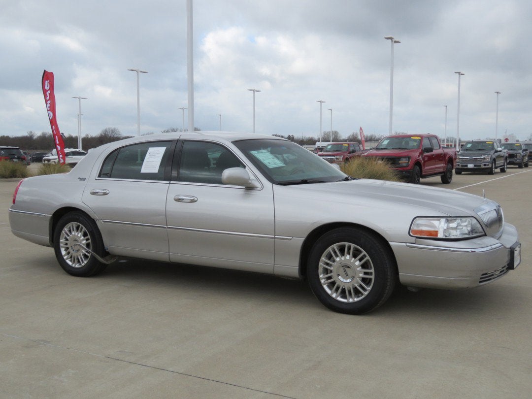 2011 Lincoln Town Car Signature Limited