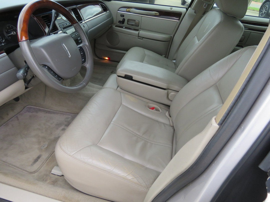 2011 Lincoln Town Car Signature Limited