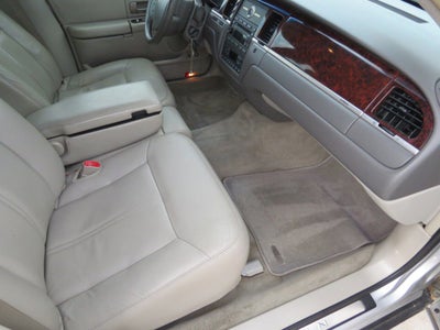 2011 Lincoln Town Car Signature Limited