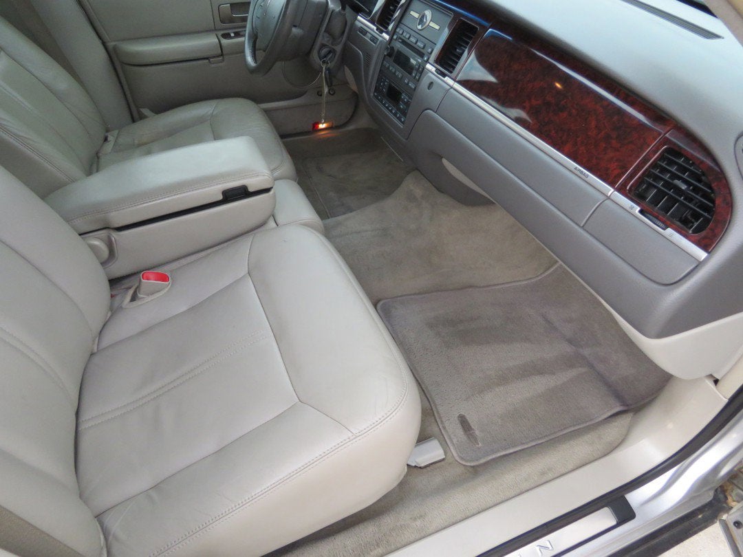 2011 Lincoln Town Car Signature Limited
