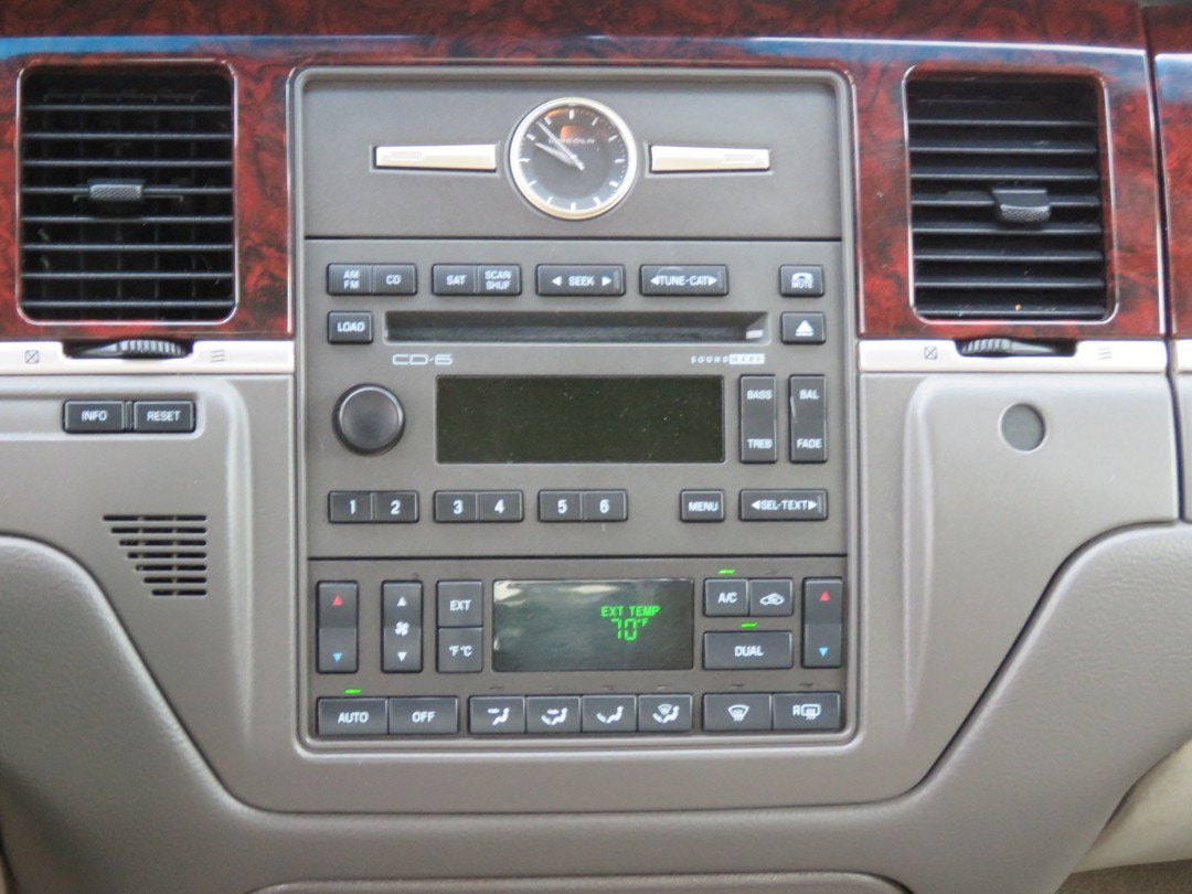 2011 Lincoln Town Car Signature Limited