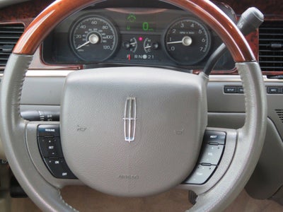2011 Lincoln Town Car Signature Limited