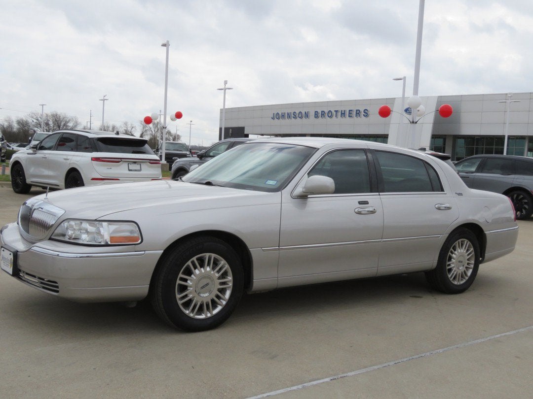 2011 Lincoln Town Car Signature Limited