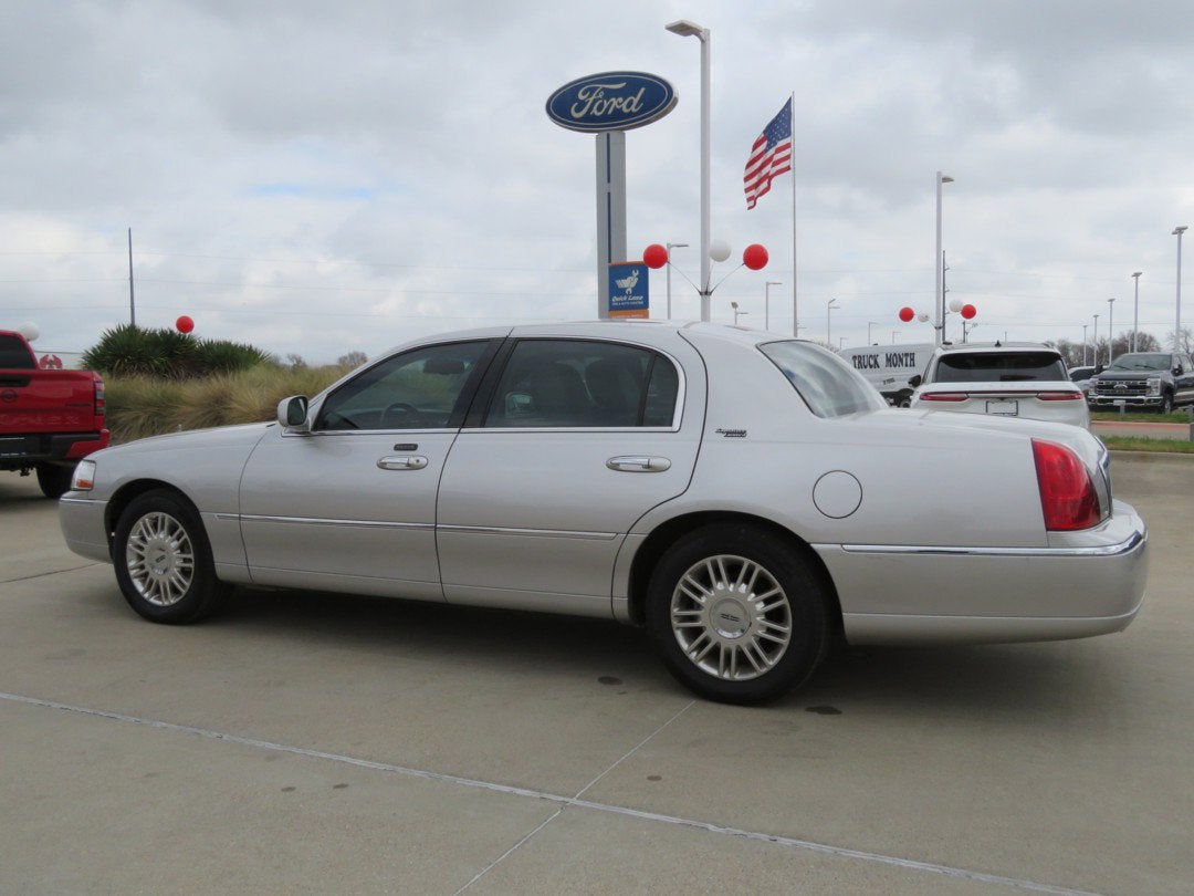 2011 Lincoln Town Car Signature Limited