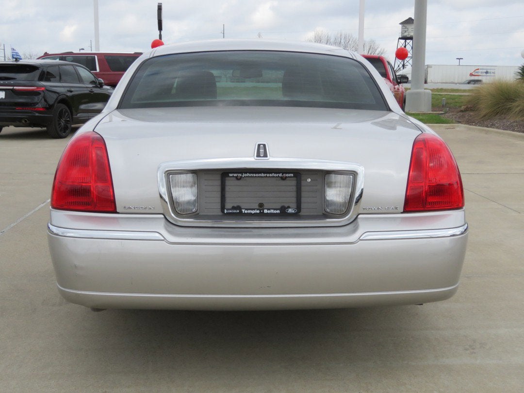 2011 Lincoln Town Car Signature Limited