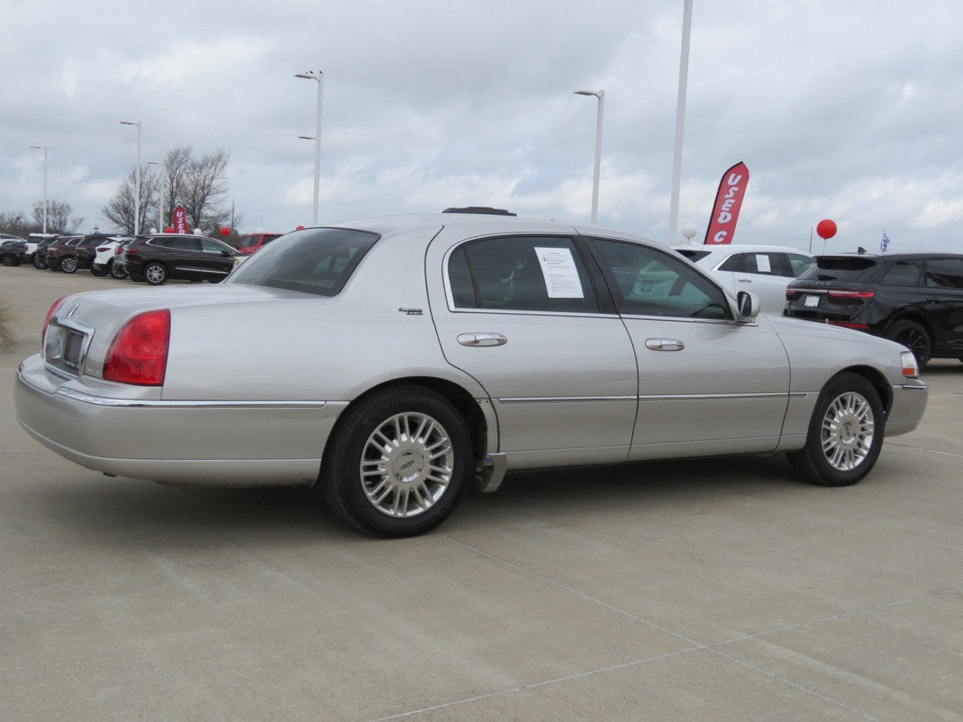 2011 Lincoln Town Car Signature Limited