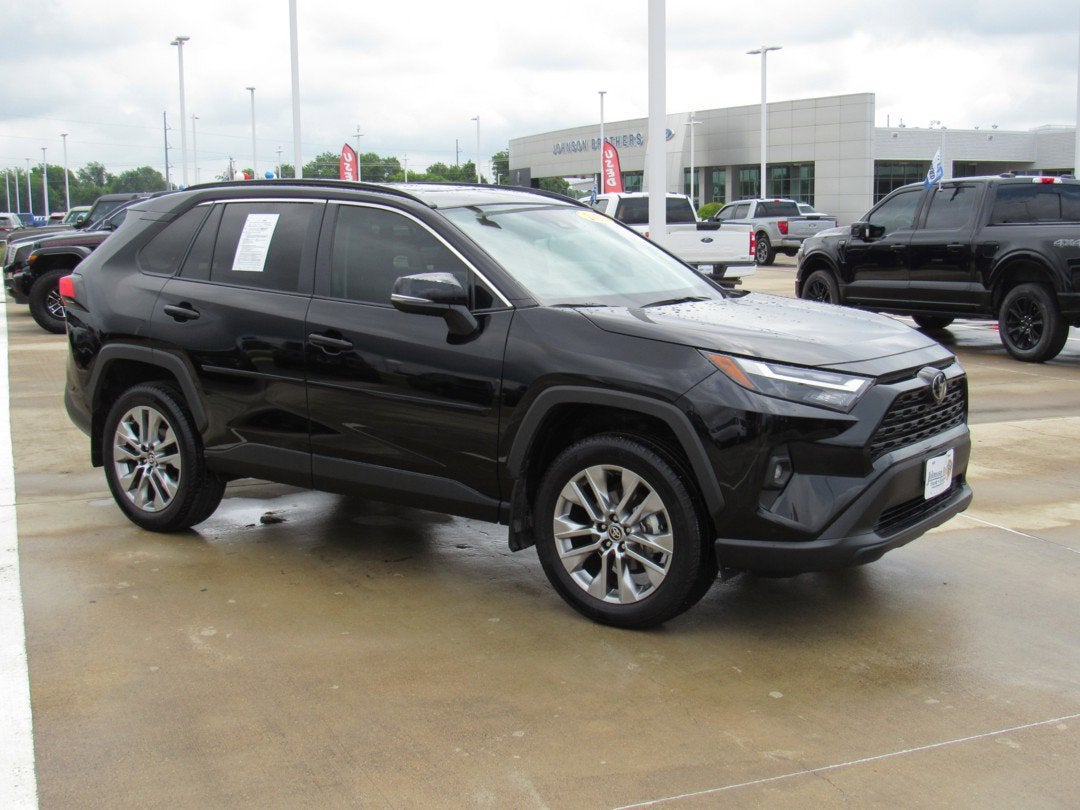 2025 Toyota RAV4 XLE Premium