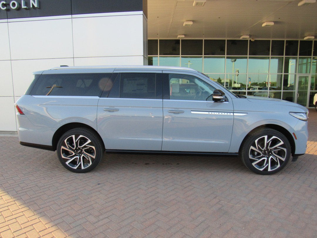 2027 Lincoln Navigator L Reserve