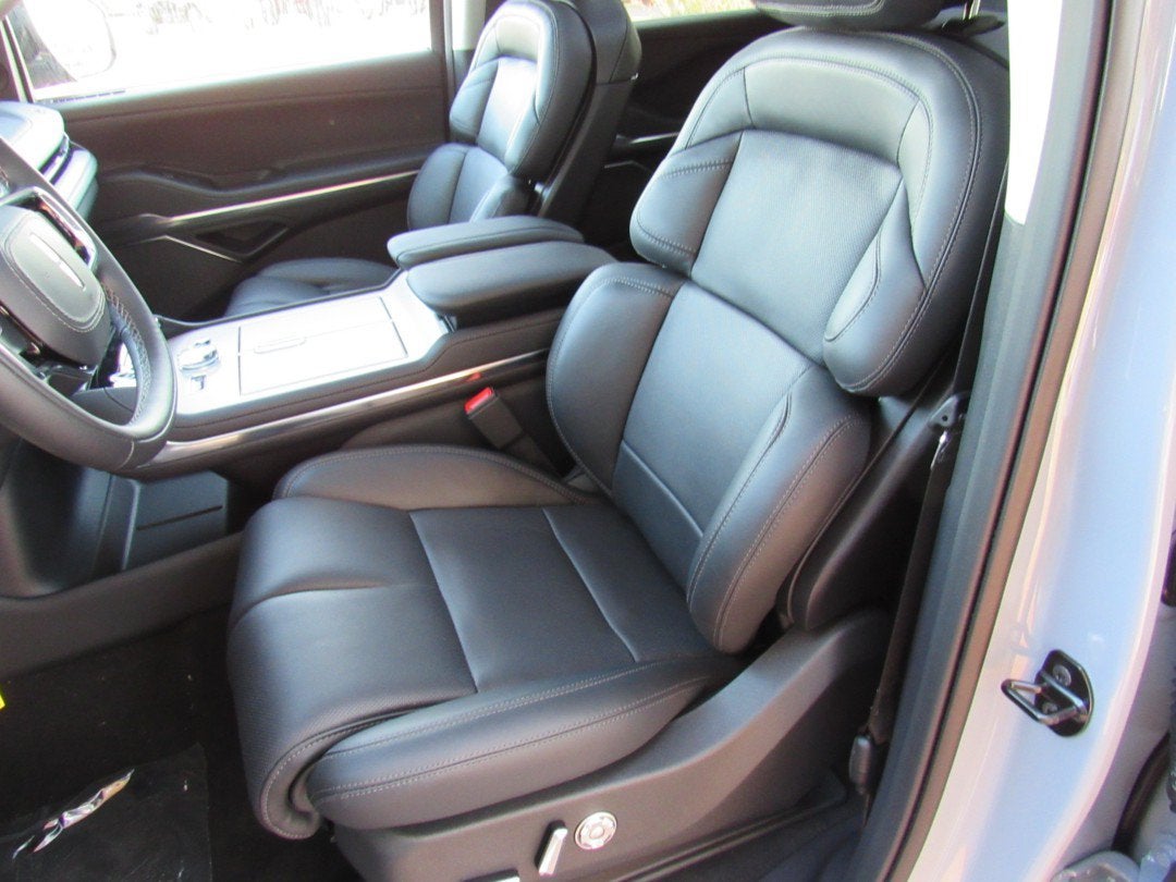 2027 Lincoln Navigator L Reserve