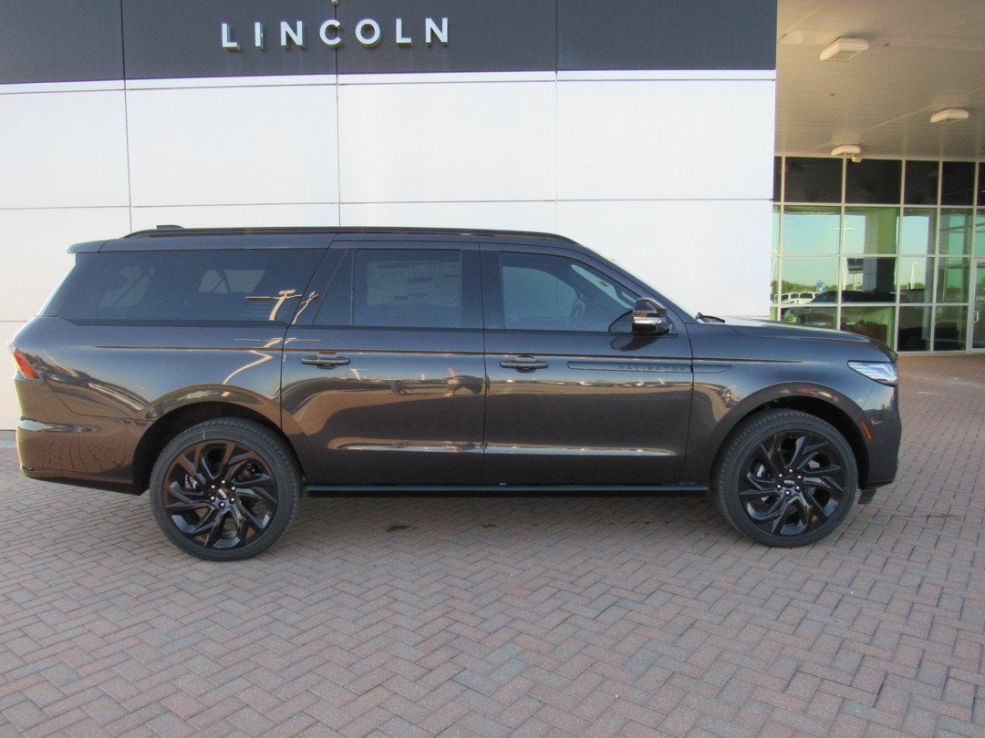2027 Lincoln Navigator L Reserve