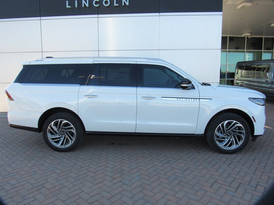 2027 Lincoln Navigator L Reserve
