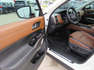 2024 Nissan Pathfinder Platinum