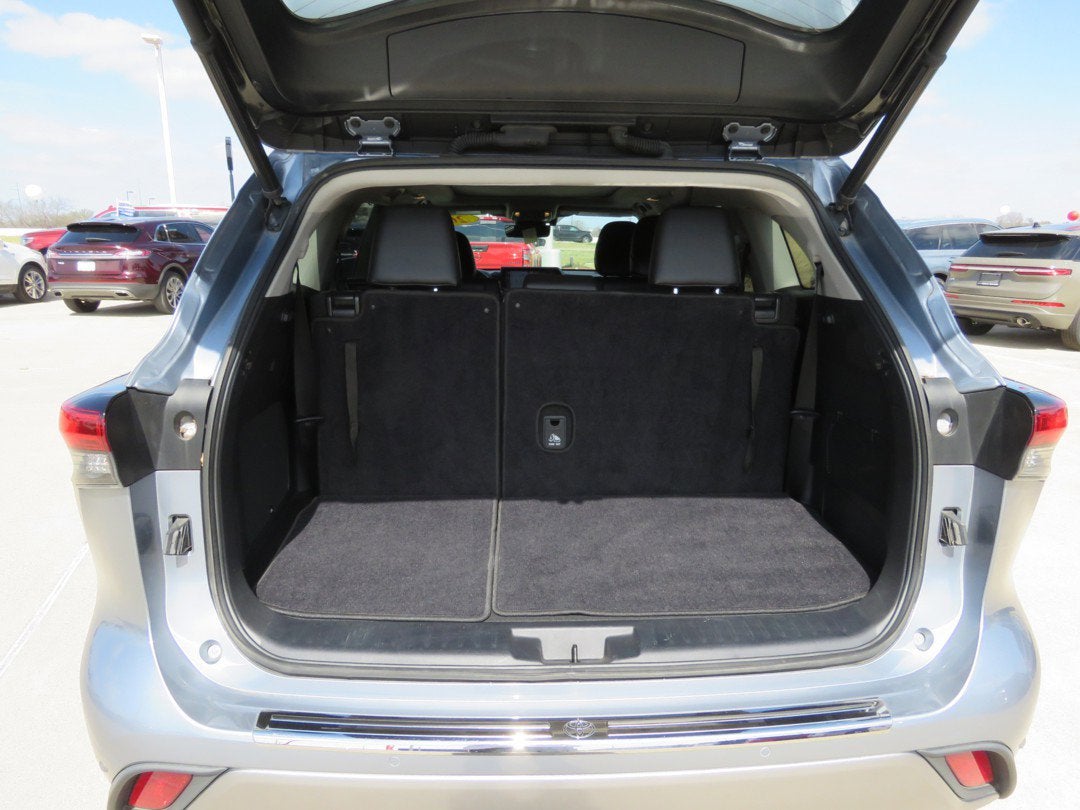 2021 Toyota Highlander Hybrid Platinum