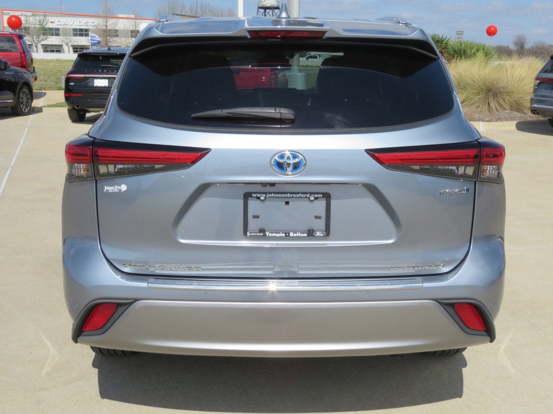 2021 Toyota Highlander Hybrid Platinum