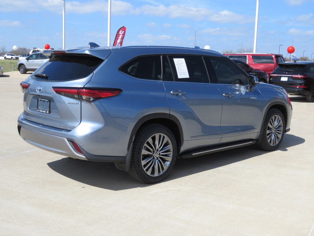 2021 Toyota Highlander Hybrid Platinum