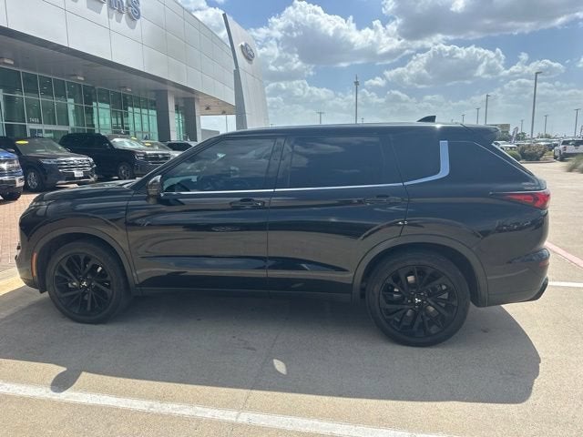 2022 Mitsubishi Outlander Black Edition