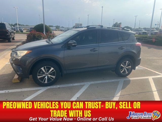 2017 Toyota RAV4 XLE's photo
