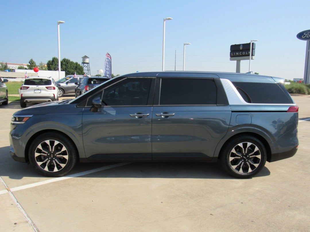 2024 Kia Carnival EX