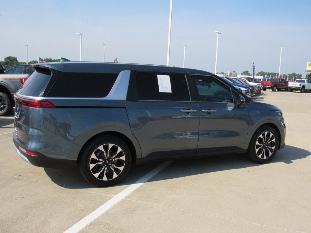 2024 Kia Carnival EX