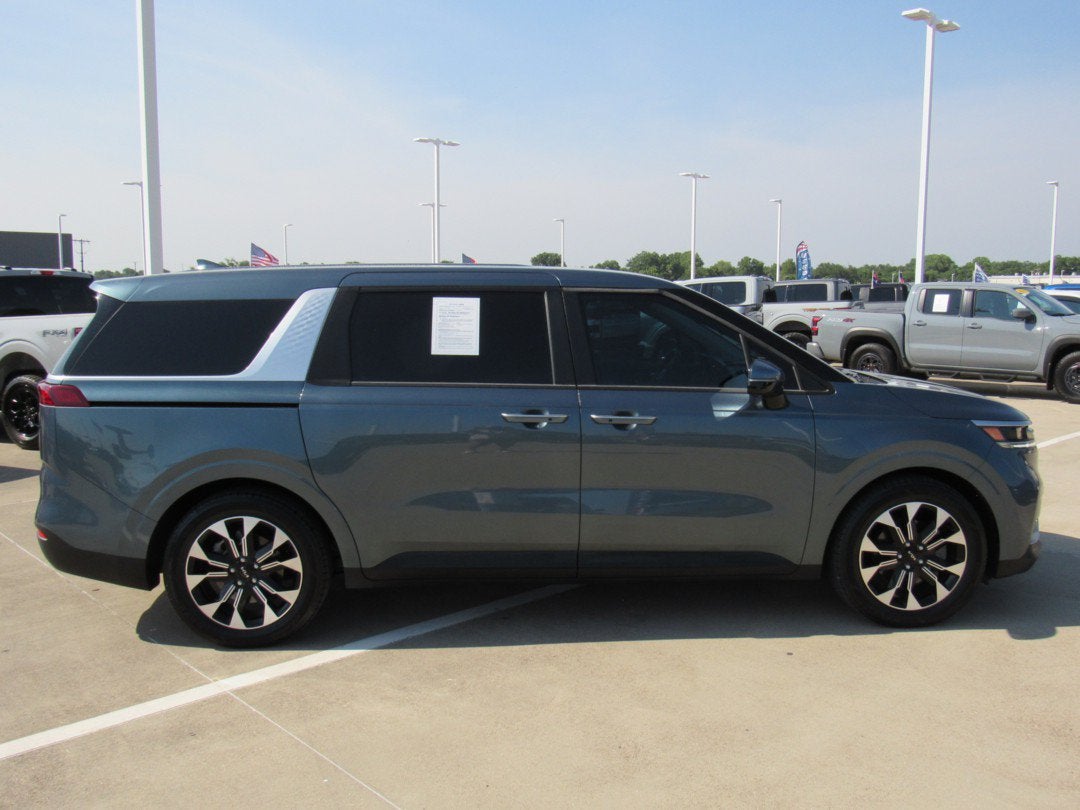 2024 Kia Carnival EX