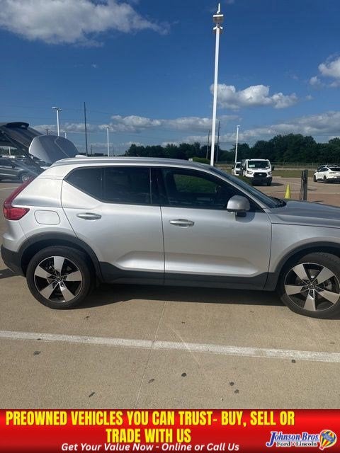 2019 Volvo XC40 Momentum