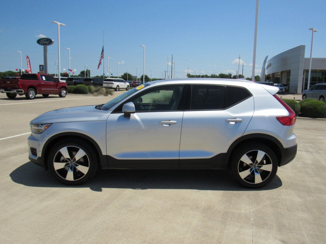 2019 Volvo XC40 Momentum