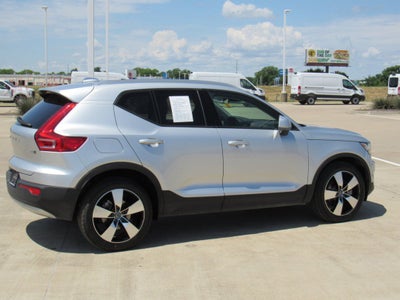 2019 Volvo XC40 Momentum