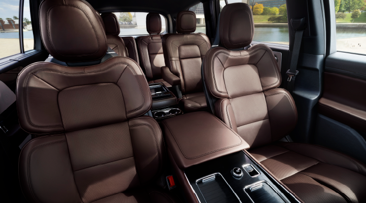 The cabin of the 2025 Lincoln Aviator® SUV is shown with black and brown accents. | Johnson Brothers Lincoln in Temple TX