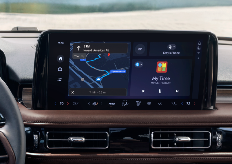 The 13.2-inch LCD touchscreen is showcased. | Johnson Brothers Lincoln in Temple TX