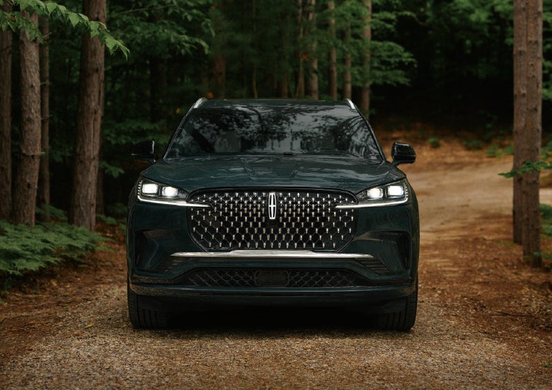 The front grille of a 2027 Lincoln Aviator® Black Label™ SUV is shown. | Johnson Brothers Lincoln in Temple TX