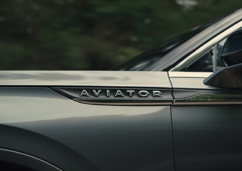 The driver’s side door and fender badging of a gray 2027 Lincoln Aviator® SUV are showcased. | Johnson Brothers Lincoln in Temple TX